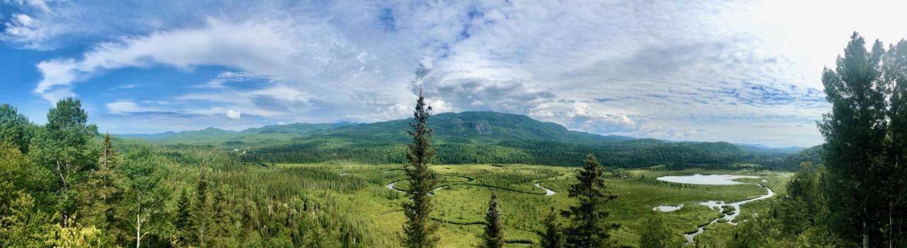 Le Chalet De Claude, Au Pied Des Monts-Valin Saint-David-de-Falardeau Экстерьер фото